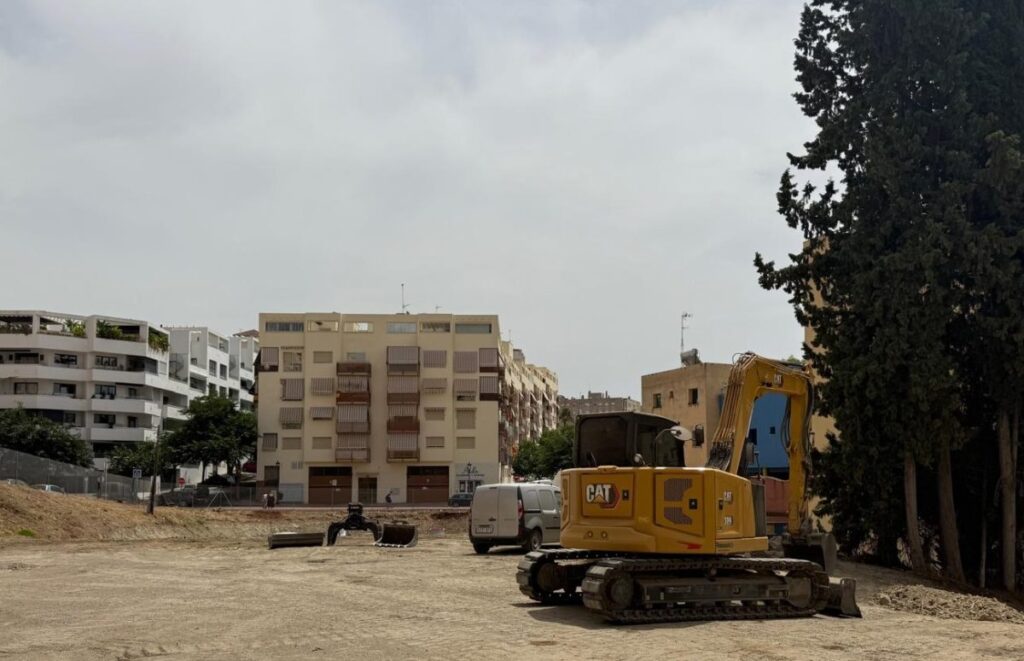 Los vecinos de Sierra Estepona contarán con 90 árboles de sombra tras las obras en curso